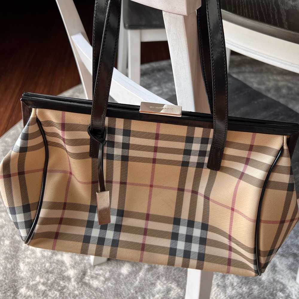 Burberry purse